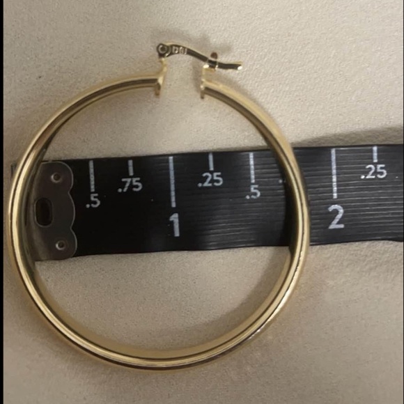 18k Gold Filled Diamond Cut Design Hoop Earrings 1.75” ✨ - Picture 8 of 9